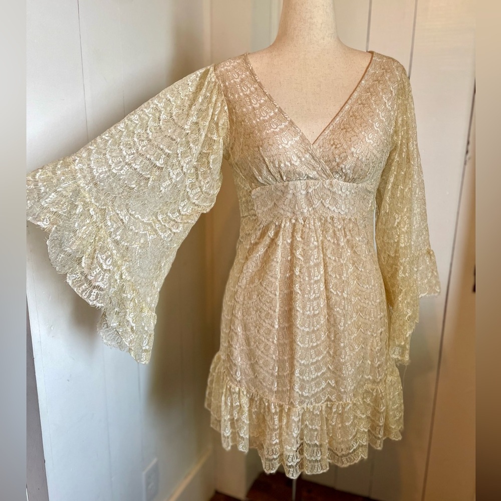 🧁 BETSEY JOHNSON 🧁 Gold and Cream lace dress size 6